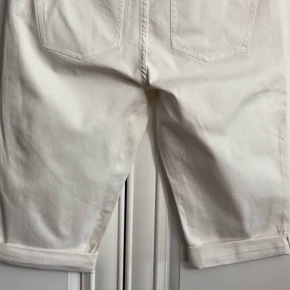 NWOT Chaps Women’s Size 8 White Denim 5 Pocket Bermuda Cuffed Shorts Knee Length - Picture 7 of 12